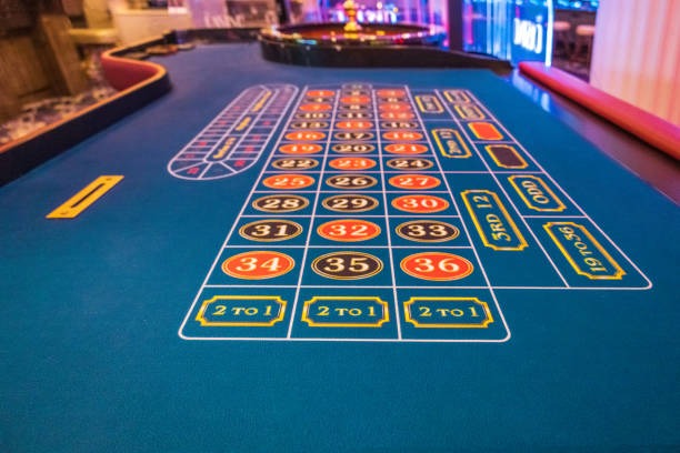 link rogtoto mobile app interface showing Liga 1 sportsbook markets and live-dealer tables